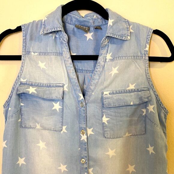 Soho Sleeveless Button Down Too with Stars Size Small - Picture 2 of 8